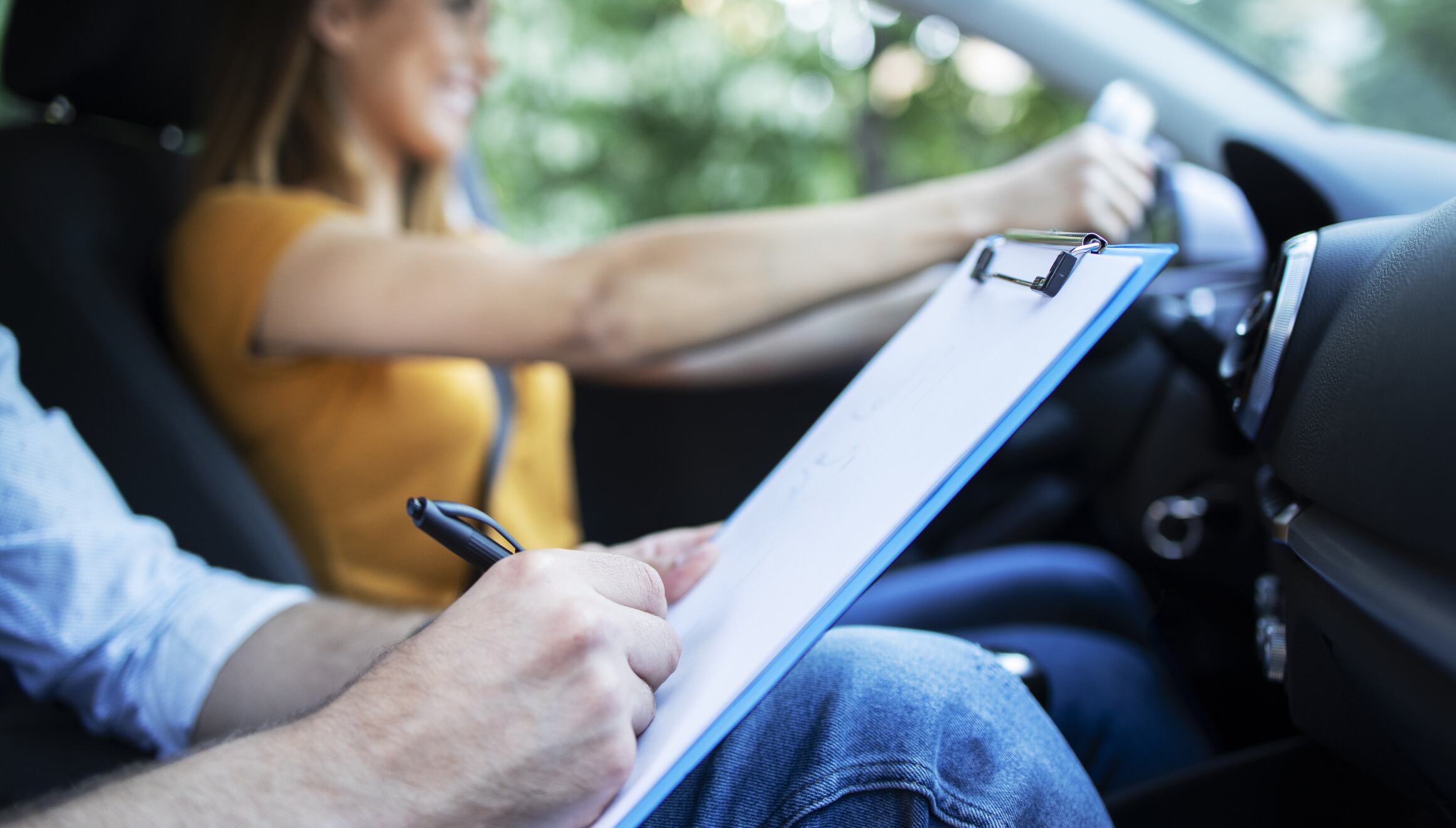 Millones de estadounidenses cuentan con una licencia de conducir vigente, pero muchos de ellos no se percatan de que dicho documento presenta algunos errores (Foto: Freepik)