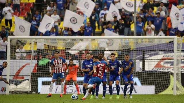 Con Yotún todo el partido, Cruz Azul igualó 1-1 frente a Chivas por la Liga MX en el estadio Azteca