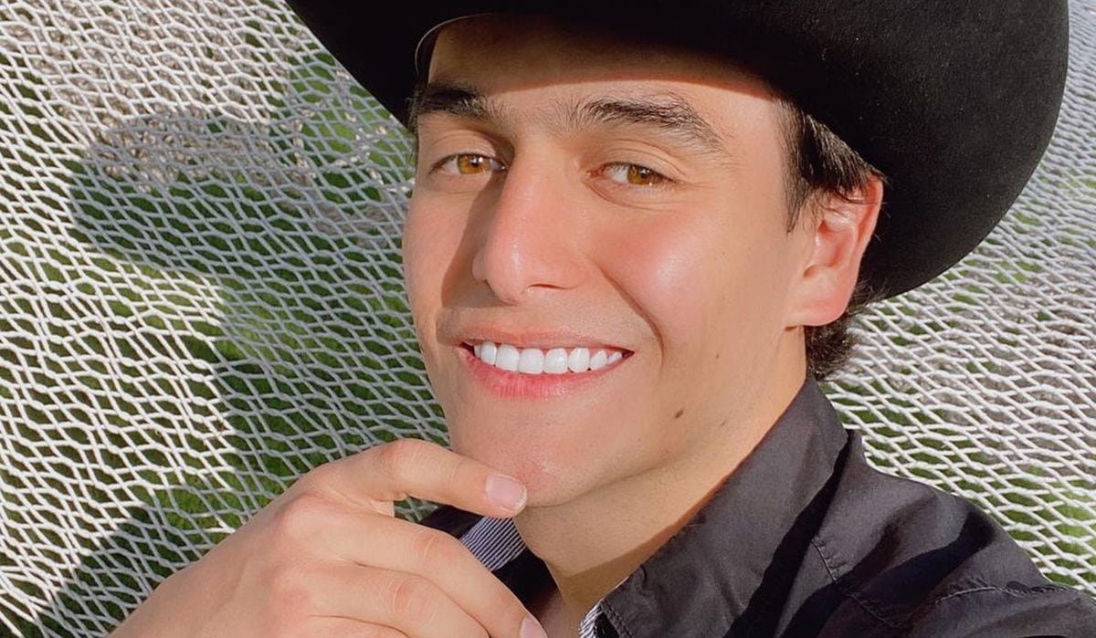 Julián Figueroa sonriendo para las redes sociales (Foto: Julián Figueroa / Instagram)