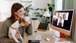 El 53% de mujeres prefieren el trabajo híbrido para equilibrar la carga laboral