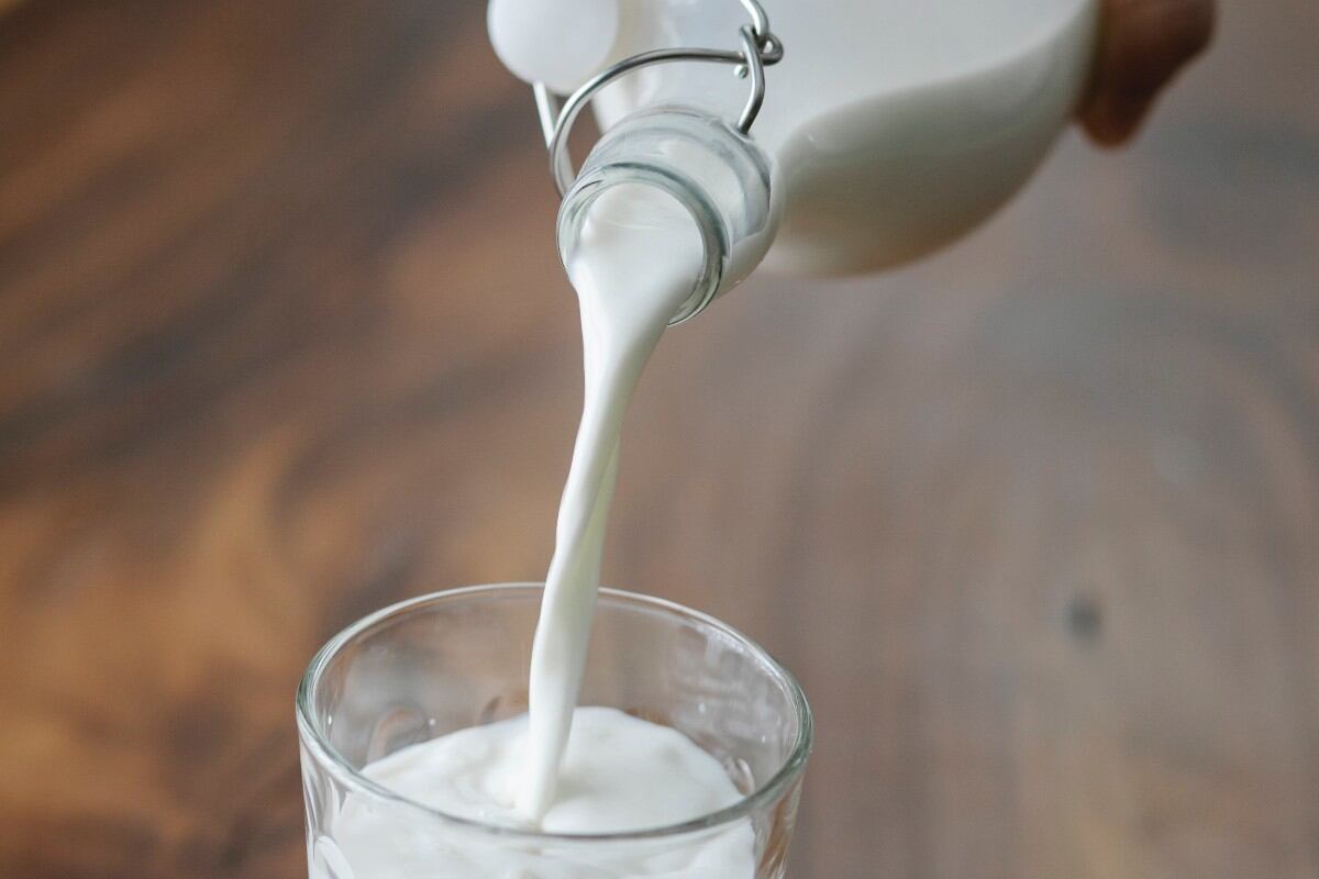 La leche es uno de los mejores trucos caseros para rectificar una comida picante. (Foto: Pexels)