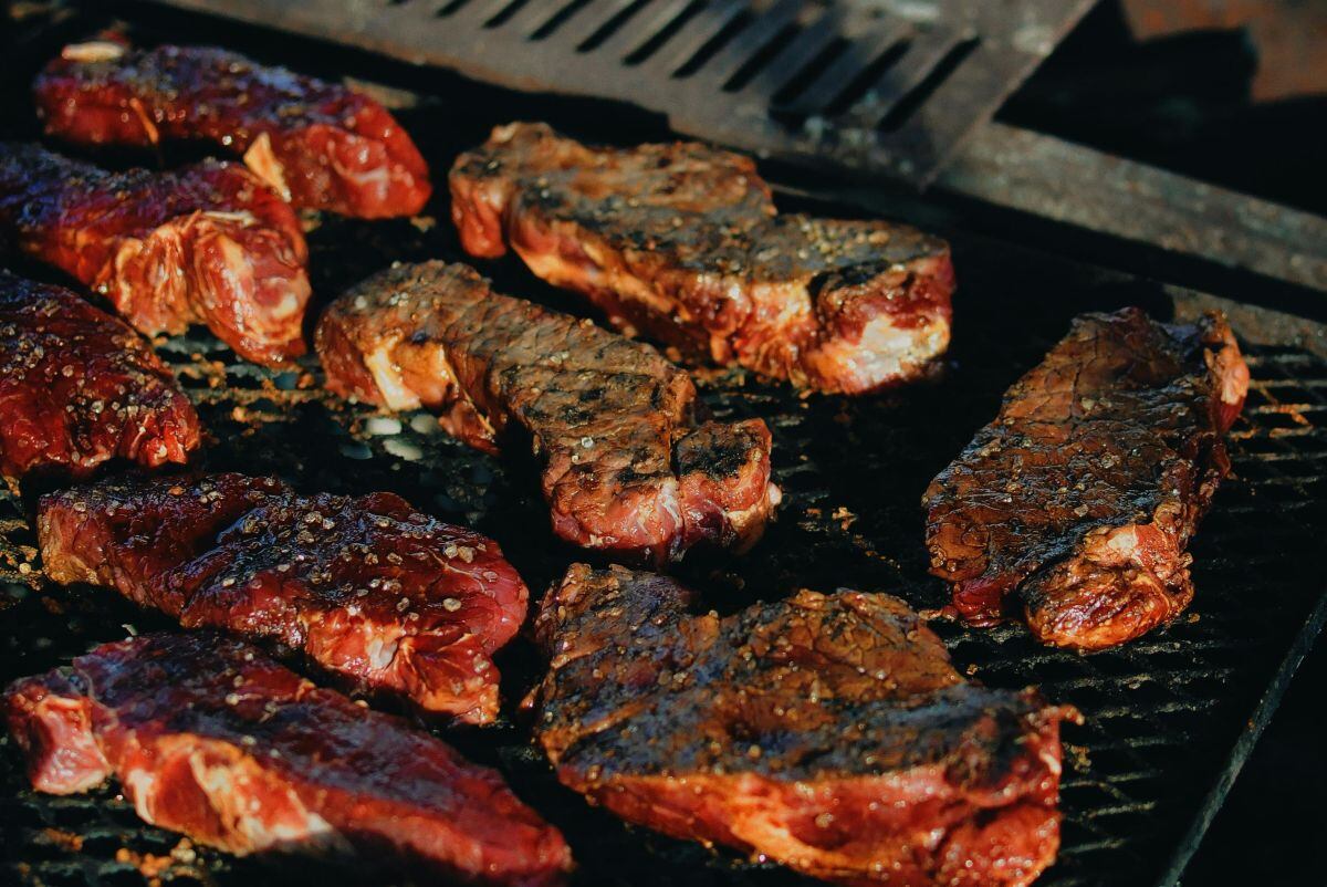 Estos consejos prácticos son ideales para lograr ser un experto en las brasas. (Foto: Pexels)