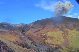 Volcán Puracé emite ceniza y gases en suroeste de Colombia y afecta aeropuerto de Popayán