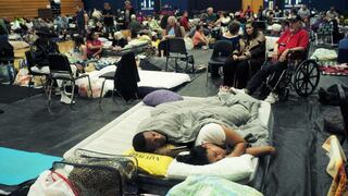 Cientos se refugian en Florida a la espera del huracán Matthew