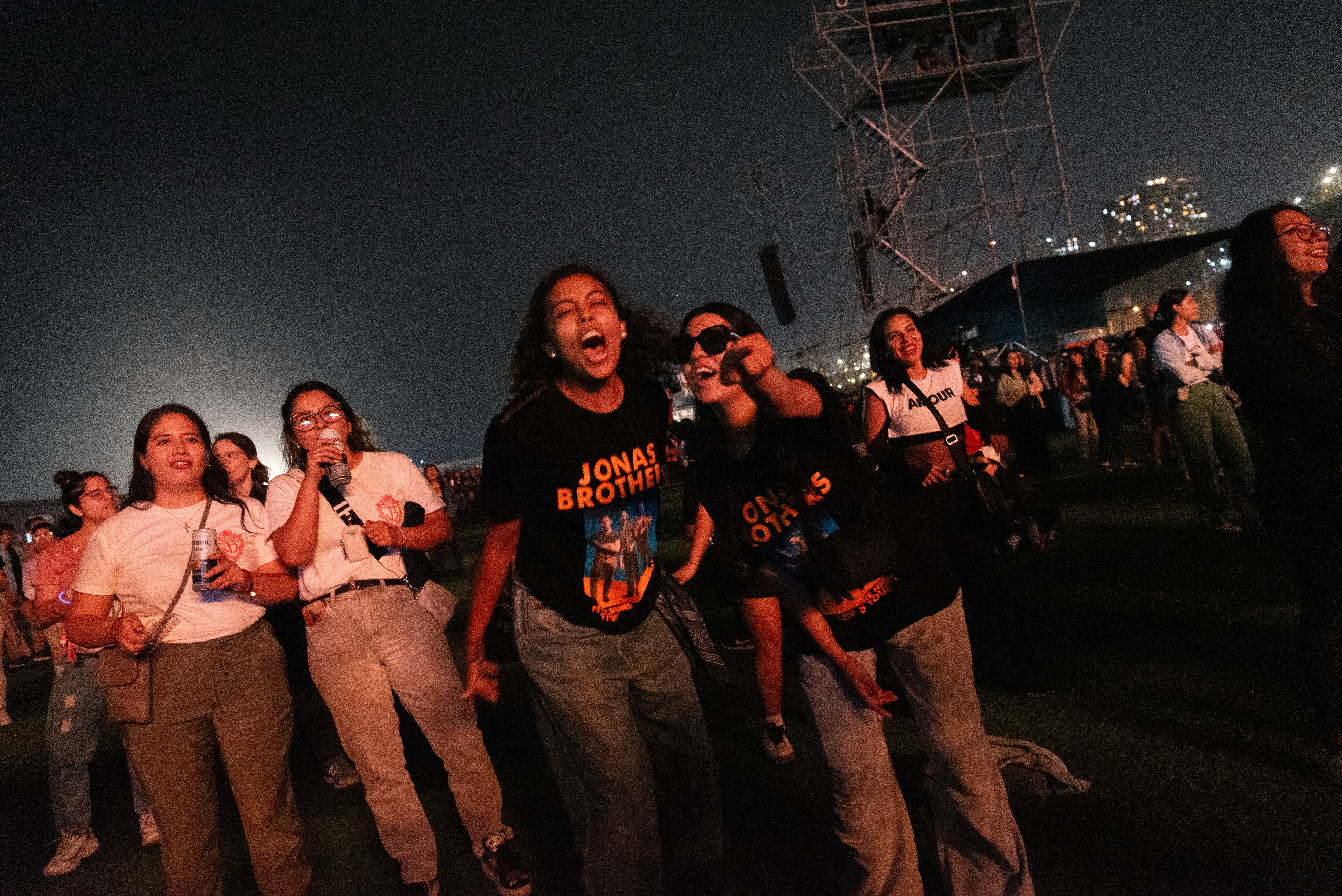 Una muestra de la emoción de las fans de los Jonas Brothers.