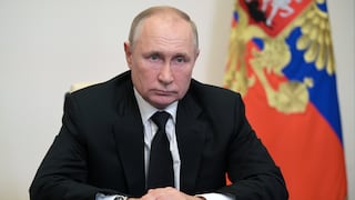 Putin da un espaldarazo a Rusia Unida mientras comunistas protestan en Moscú