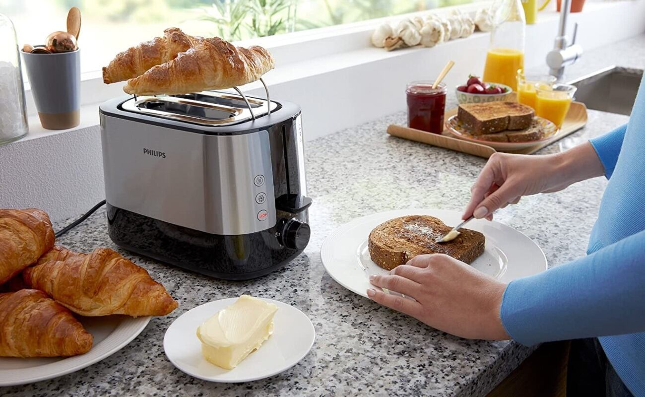 Se trata del refrigerador que al ser un objeto antiguo trabaja con tecnologías obsoletas y tiene la necesidad de obtener más potencia.