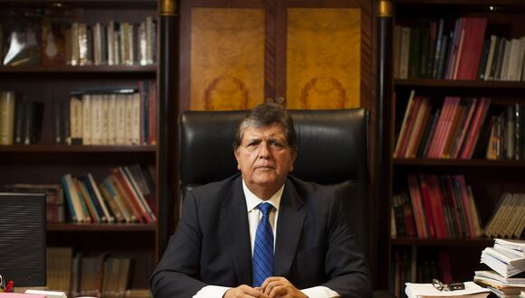 Expresidente Alan García durante una entrevista en las oficinas del Instituto de Gobernabilidad de la Universidad San Martín de Porres. FOTO VICTOR IDROGO