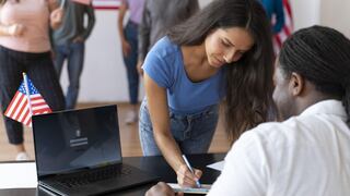 Cuántas preguntas hay y cuántas debes responder correctamente para obtener la ciudadanía de Estados Unidos