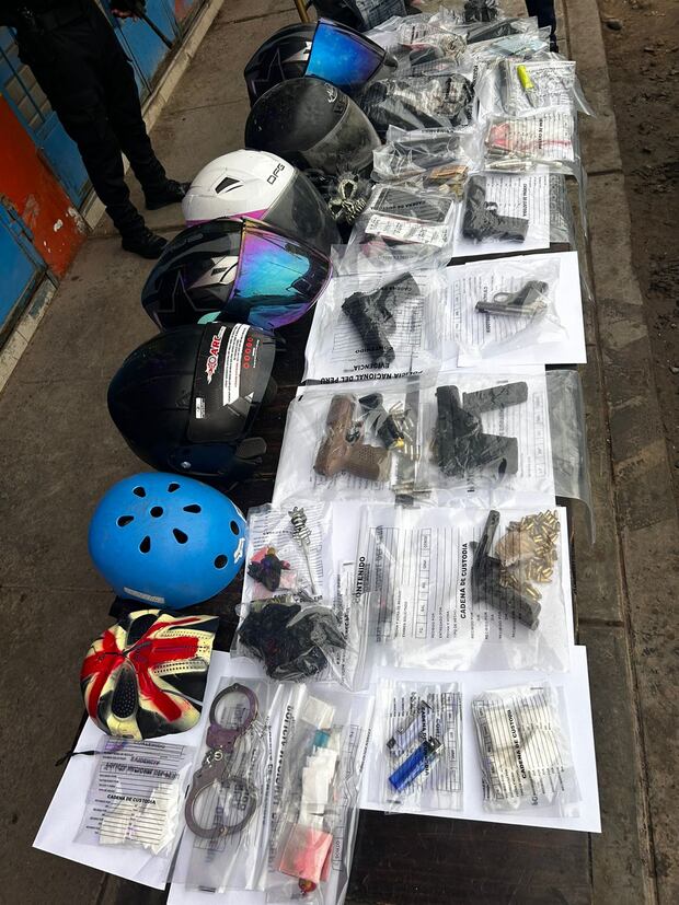 Especies incautadas a los delincuentes durante el allanamiento en San Martín de Porres. Junio 2023.
Foto: PNP