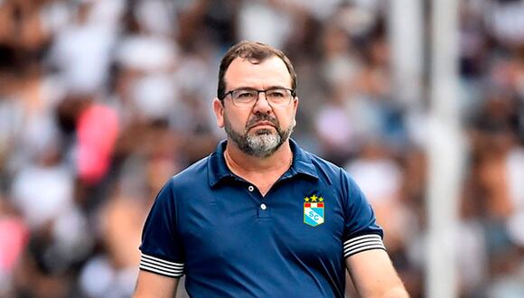 Enderson Moreira se despidió de Sporting Cristal mediante redes sociales luego de ser destituido de su cargo.