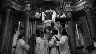 “Siglos de fe”, la exposición fotográfica que revela al Cristo del Descendimiento en una íntima celebración