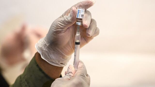 Nueva York pagará 100 dólares a quienes se pongan la dosis de refuerzo contra el coronavirus