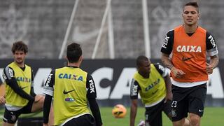 Paolo Guerrero es el '9' de Mano Menezes en Corinthians
