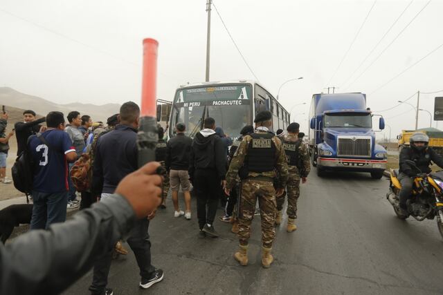La avenida Néstor Gambetta permanece cerrada por completo, mientras las fuerzas del orden mantienen el control de la zona. (Foto: GEC)
