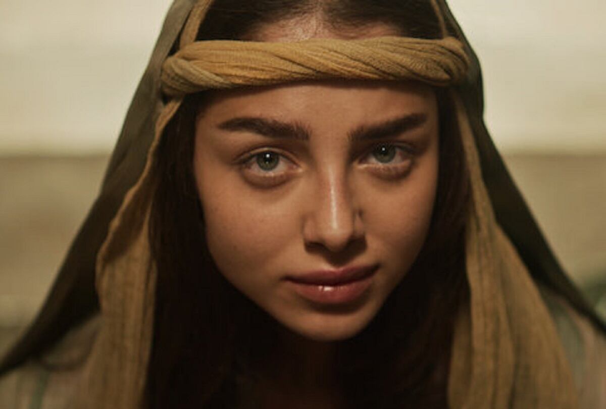 Mary (Noa Cohen) debe escapar para proteger a su hijo de la furia de Herodes en la película bíblica "María" (Foto: Netflix)