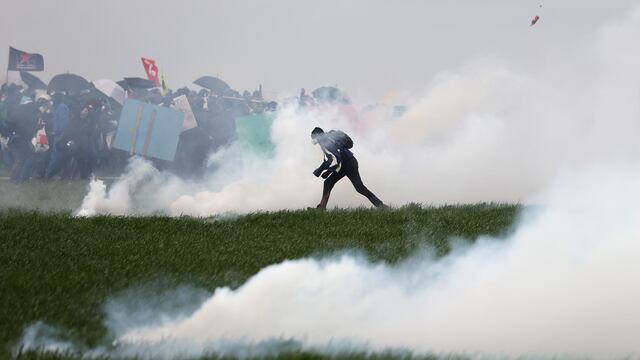 Protesta contra embalses de riego en Francia deja numerosos heridos