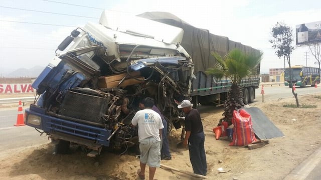Choque entre camiones causó congestión en la Panamericana Sur