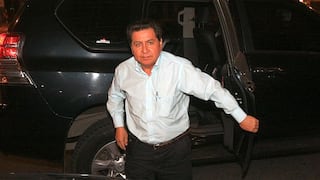 León admite relación profesional con empresa de Sánchez Paredes