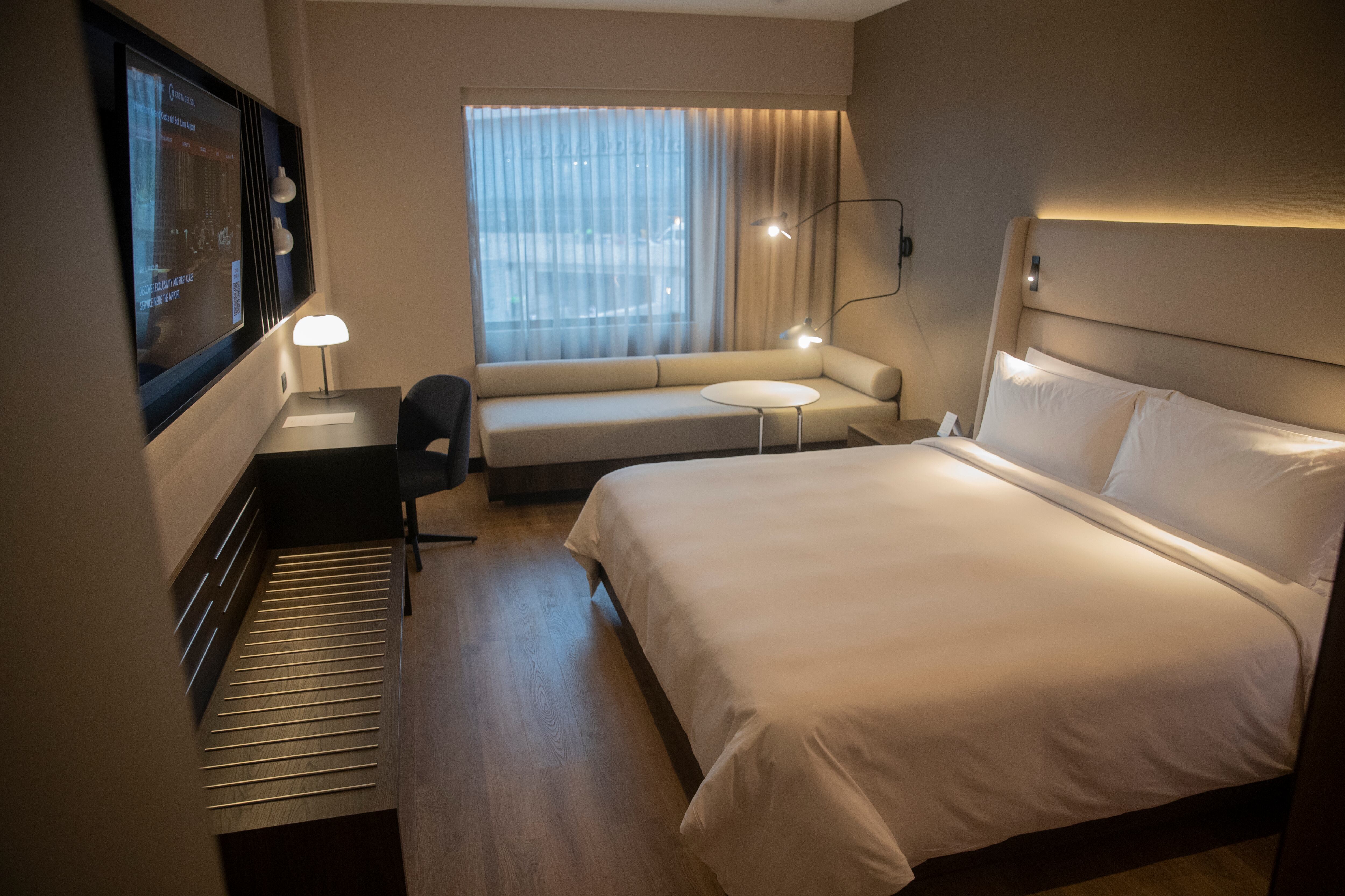 El Wyndham Grand Costa del Sol Lima Airport tiene 249 habitaciones. Son 10 pisos y un subsuelo. Está a 60 metros del terminal Jorge Chávez. Foto: Hugo Pérez - GEC