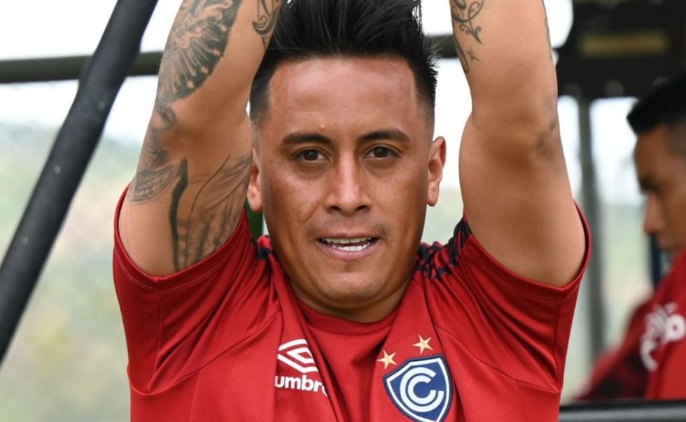 Christian Cueva, con 33 años, renovó su vínculo con Cienciano por todo el 2025. (Foto: Cienciano).