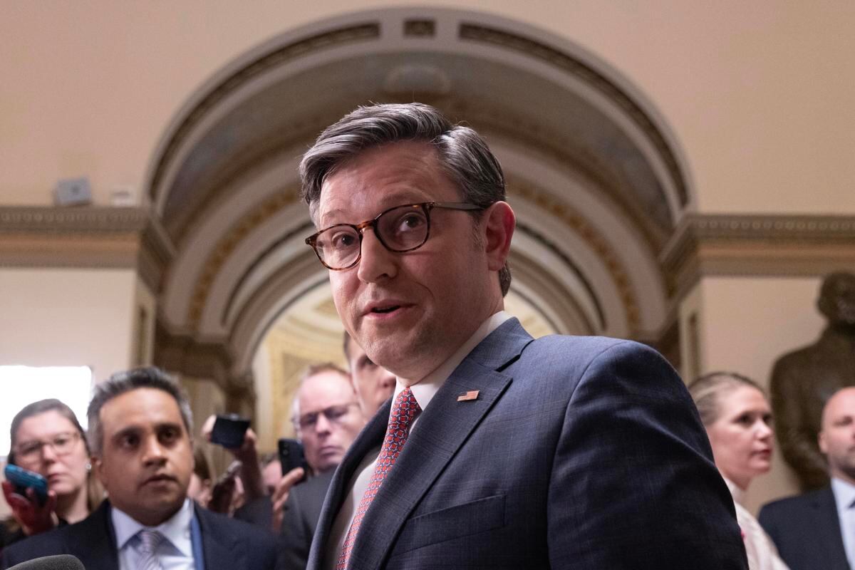 El presidente de la Cámara de Representantes de Estados Unidos, Mike Johnson, celebra una conferencia de prensa en el Capitolio de Washington, DC, Estados Unidos, el 7 de febrero de 2024. (Foto de EFE/EPA/MICHAEL REYNOLDS)