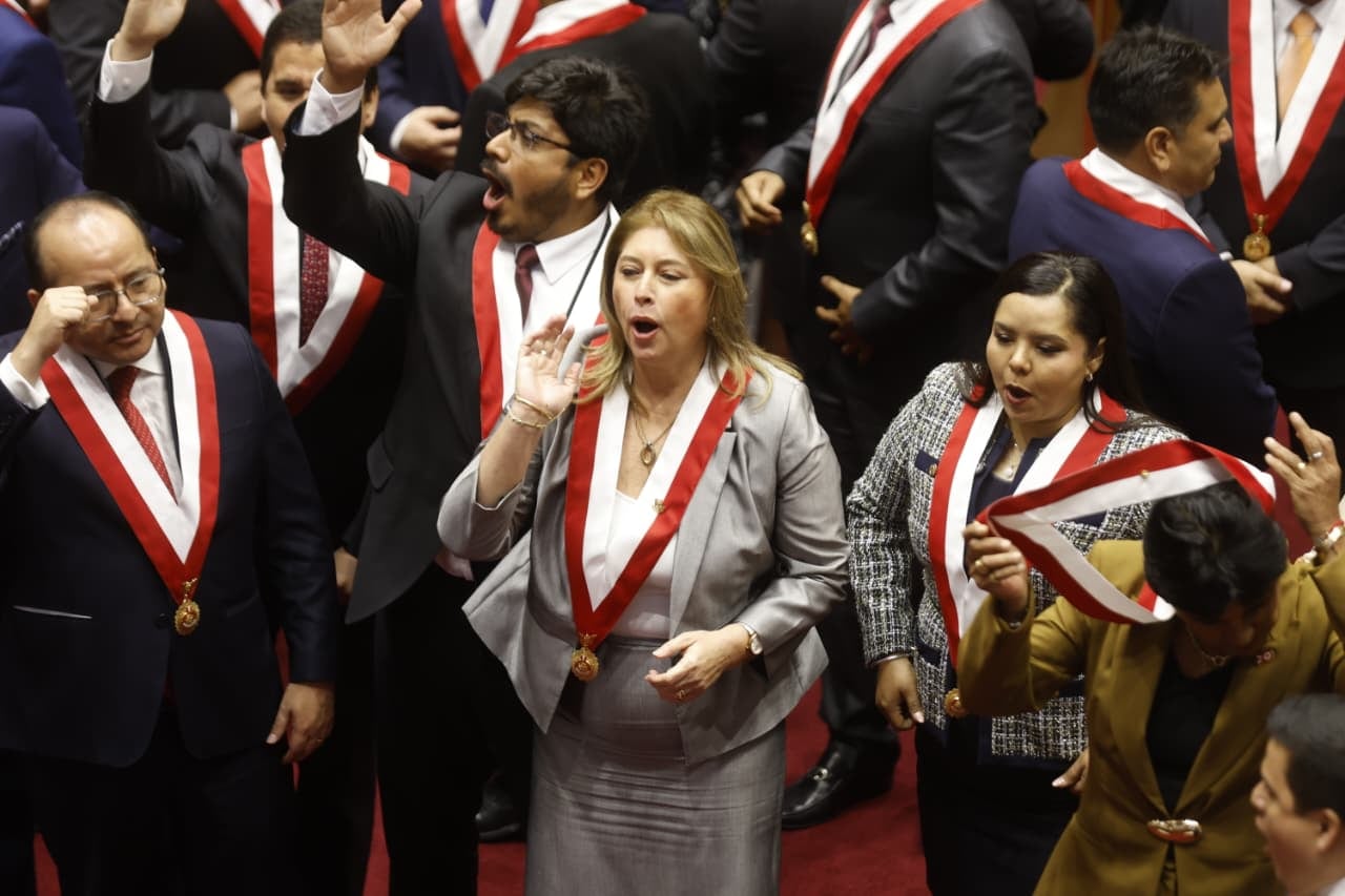 Ceremonia de juramentación de los diputados elegidos para el período parlamentario 2026-2031, realizada en la sede del Congreso de la República. Durante la sesión protocolar, los parlamentarios prestaron juramento para asumir oficialmente sus funciones, dando inicio a la labor legislativa de la Cámara de Diputados en el marco del nuevo Congreso bicameral para el quinquenio 2026-2031. Fotos: Mario Zapata N. / @photo.gec