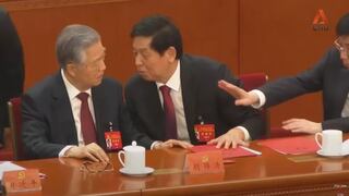 Hu Jintao: lo que no se vio del inaudito momento antes de que sacaran al expresidente del Congreso del Partido Comunista chino