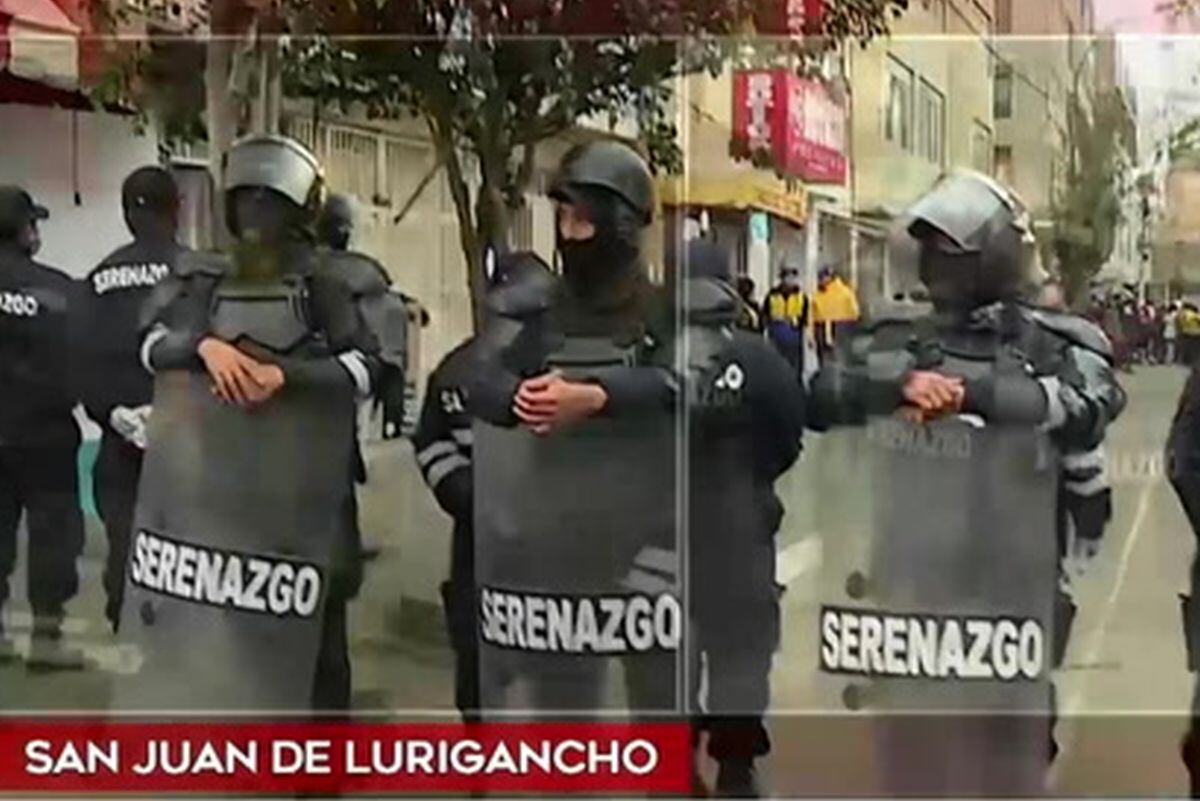 Los afectados exigen la presencia del alcalde de San Juan de Lurigancho y del representante de Fiscalización del municipio. Foto: América Noticias