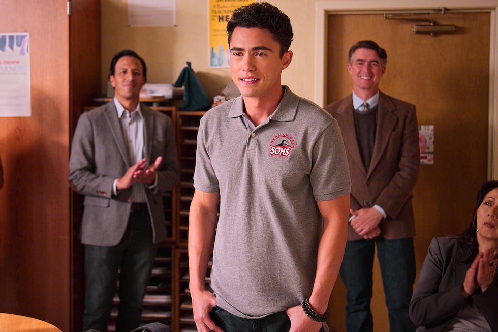 Darren Charles Barnet es Paxton Hall-Yoshida en "Yo nunca" de Netflix.
