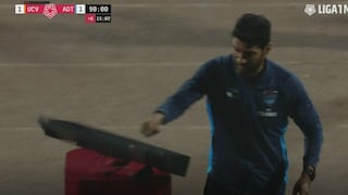 Sebastián ‘Loco’ Abreu rompió la pantalla del VAR durante el UCV vs ADT por Liga 1 Betsson | VIDEO