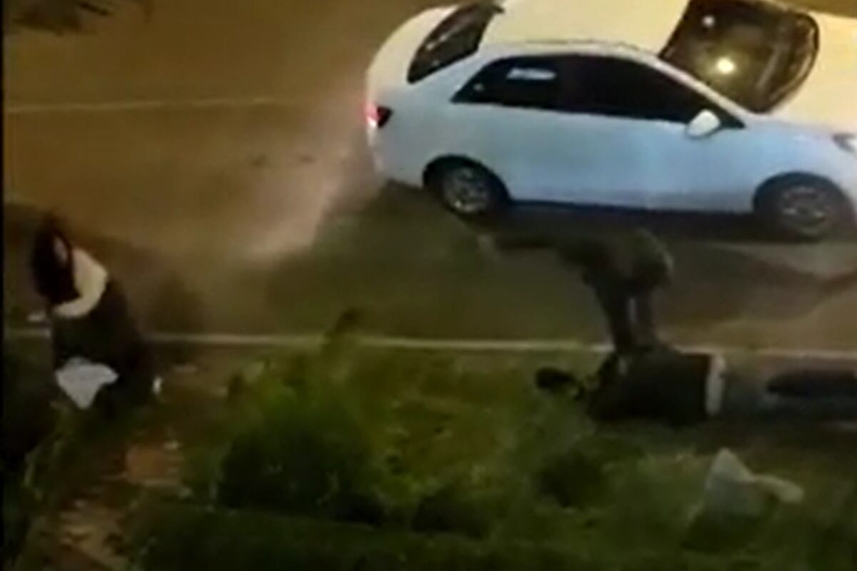 Empresaria sufre el robo de su camioneta frente a su vivienda. (Foto: Captura/América Noticias)