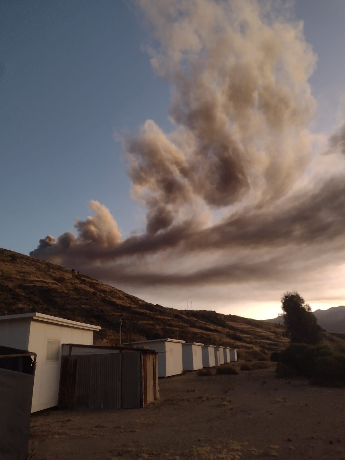 El volcán Ubinas mantiene un nivel de alerta naranja. Foto: GEC