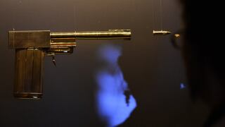 Reino Unido: Scotland Yard busca a ladrones de cinco armas de James Bond 