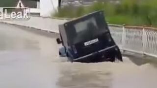 VIDEO: Esta 4x4 se inunda totalmente