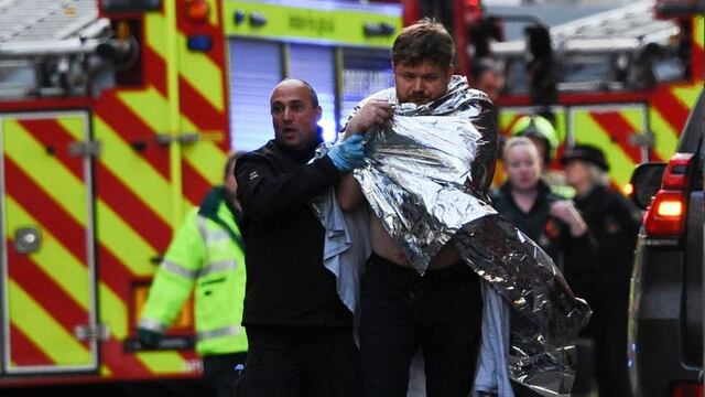 Ataque con cuchillo en el puente de Londres se salda con tres muertos
