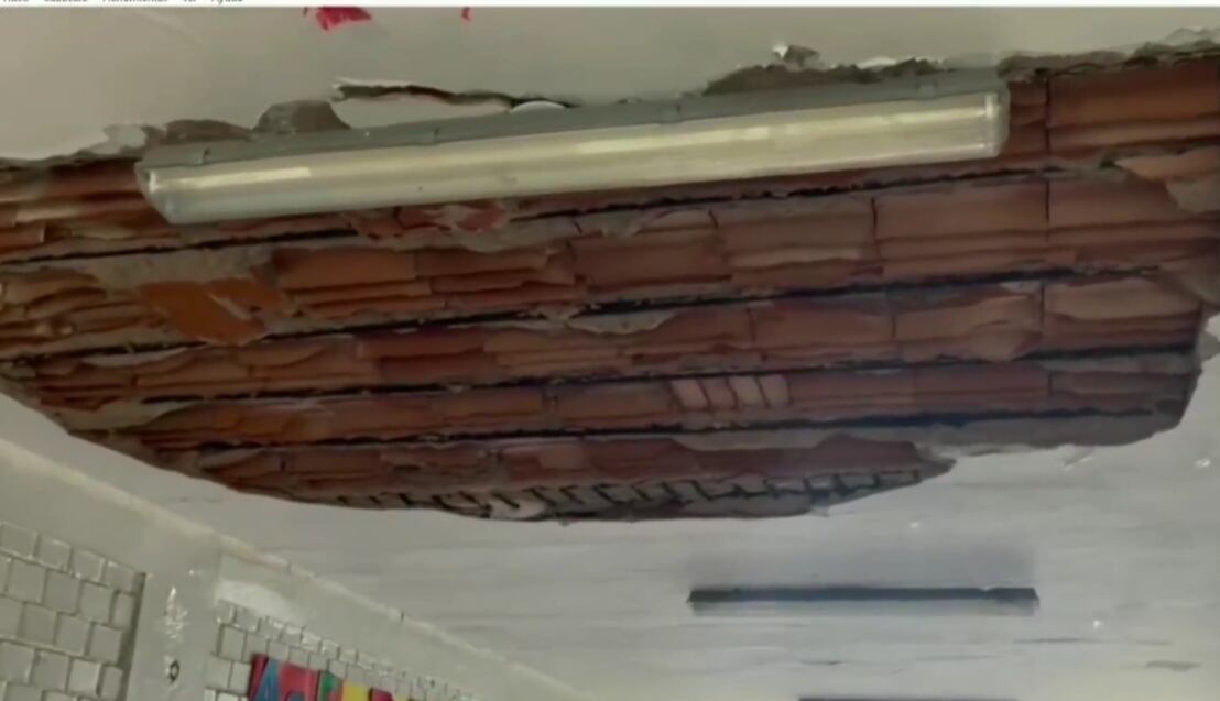 Techo de colegio cae y deja 6 niños heridos en colegio de San Juan de Miraflores. Foto: (América Noticias)