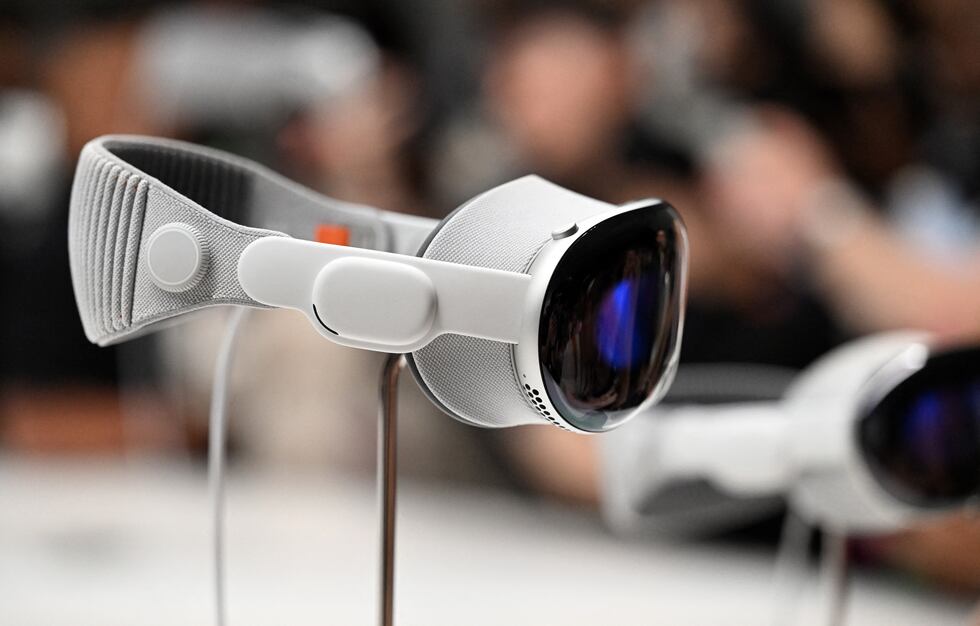 Apple tiene problemas para fabricar las gafas Vision Pro: no llegará al millón de unidades en 2024.