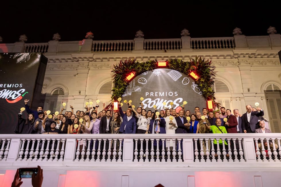 Promoción 2026. Una foto del recuerdo con todos los flamantes ganadores de esta edición de los Premios Somos.