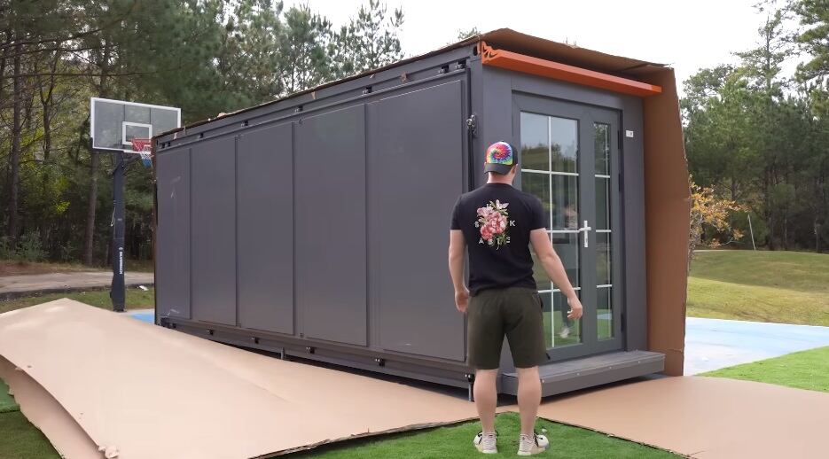 El youtuber Nathan Graham compartió su experiencia comprando una casa prefabricada por Amazon. (Foto: @Unspeakable)