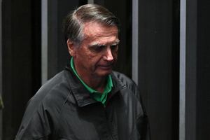 Supremo impone a Bolsonaro la tobillera electrónica y le prohíbe usar redes sociales