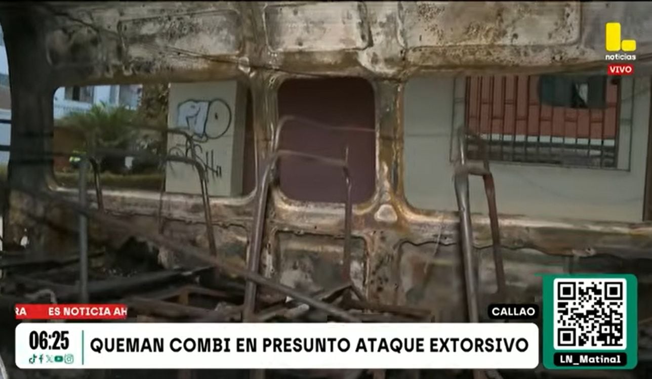 La combi fue atacada en la madrugada cerca a la Av. Colonial del Callao y quedó totalmente destruida. (Latina)