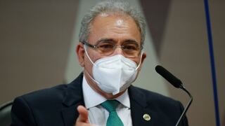 El ministro de Salud de Brasil intenta justificar negacionismo de Bolsonaro frente al coronavirus