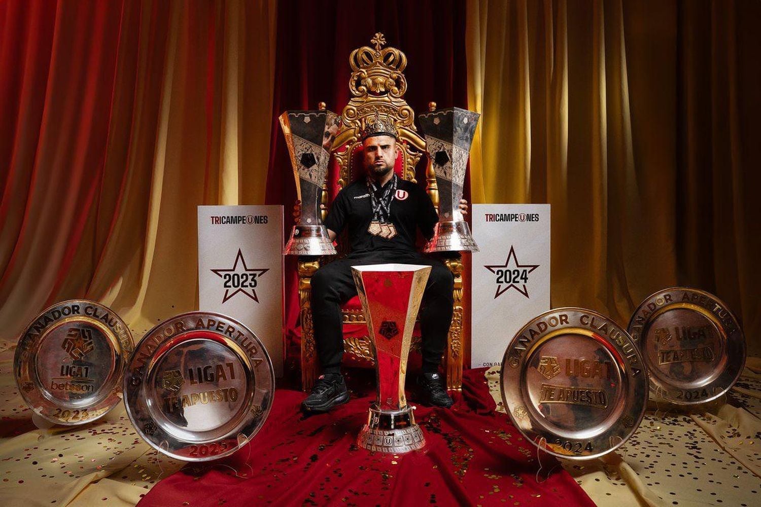 Esta la foto de Rodrigo Ureña en la sesión oficial de los tricampeones. El chileno suma 99 partidos jugados con Universitario, donde anotó 2 goles y dio 6 asistencias. (Foto: Universitario de Deportes)