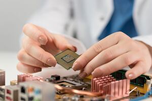 Estados Unidos deroga restricciones a chips de inteligencia artificial