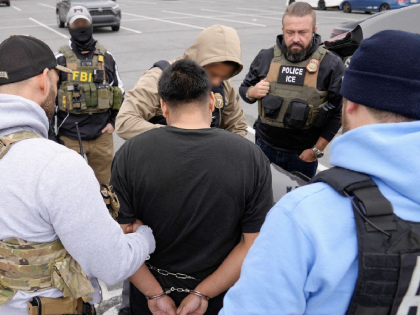 Los investigadores dieron seguimiento y localizaron a este hombre que realizó comentarios amenazantes publicados en X. (Créditos: ICE | El Tiempo)