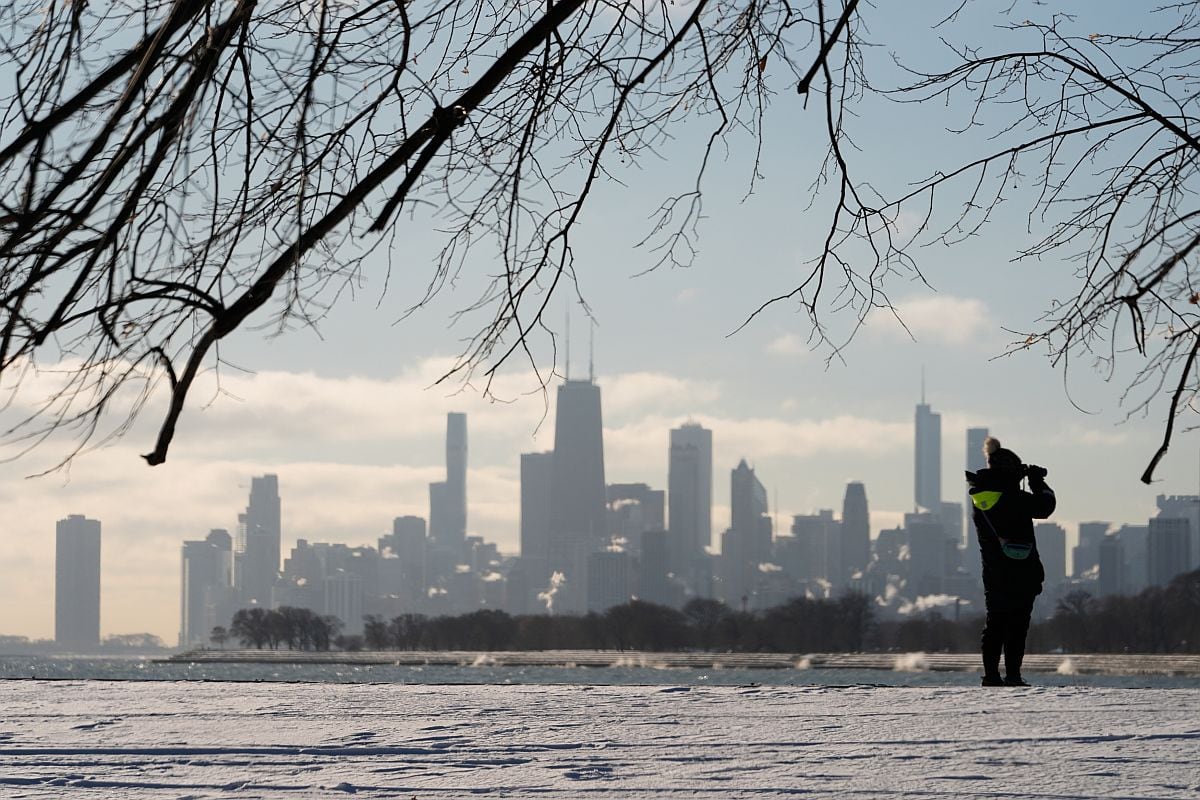 Una ráfaga de aire ártico se desplaza hacia el sur y el este del país, pero las temperaturas repuntarán. (Foto: Kiichiro Sato / AP)