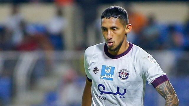 ‘Canchita’ Gonzales anotó de penal en el empate del Al Adalh en Arabia Saudita | VIDEO