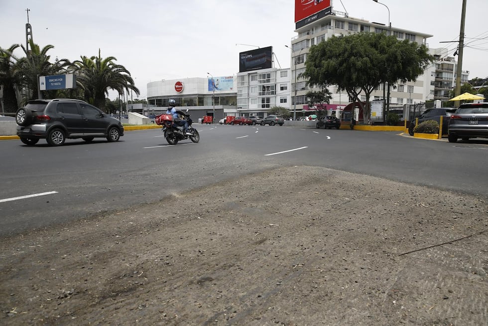 El óvalo es una zona altamente transitada por peatones y vehículos. (Foto: César Campos/El Comercio)