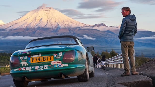 Hombre se aventura en un viaje desde Noruega hasta Chile en su propio auto